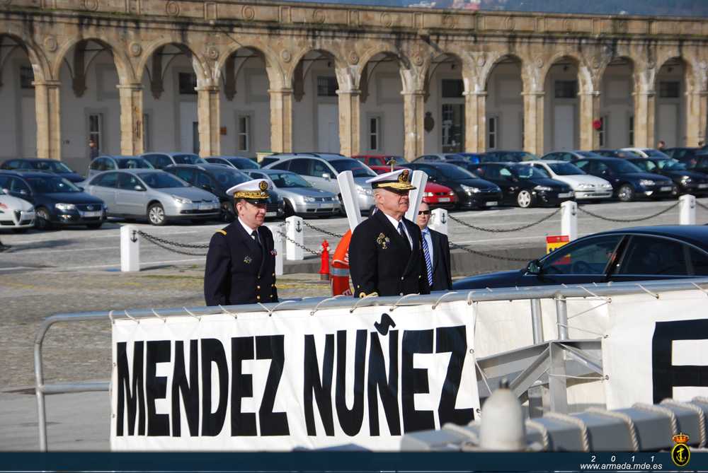 El Almirante Jefe de Estado Mayor de la Armada mostró al Almirante Jefe de la Marina Nacional francesa las características y capacidades de la fragata 'Méndez Núñez'